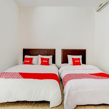 Oyo 3341 Ten Guest House Бандунг Экстерьер фото