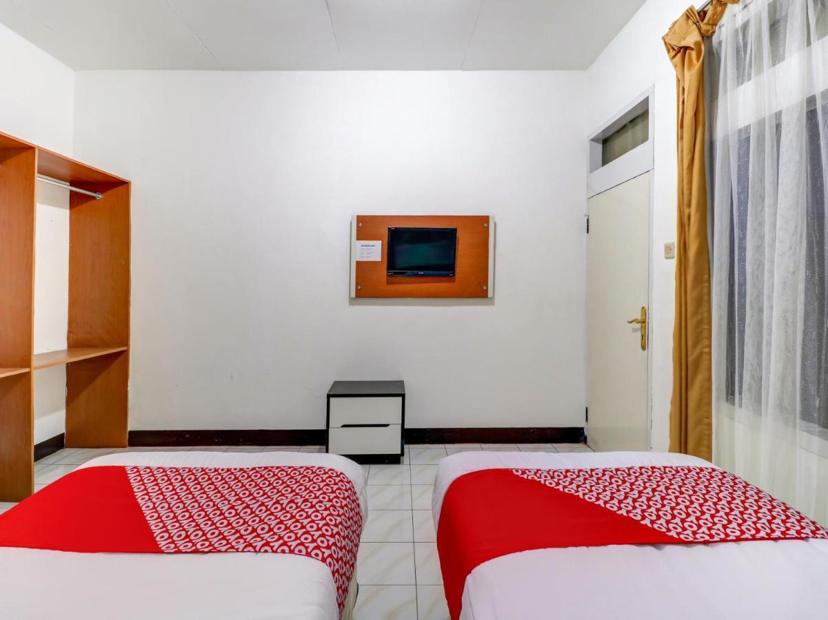 Oyo 3341 Ten Guest House Бандунг Экстерьер фото