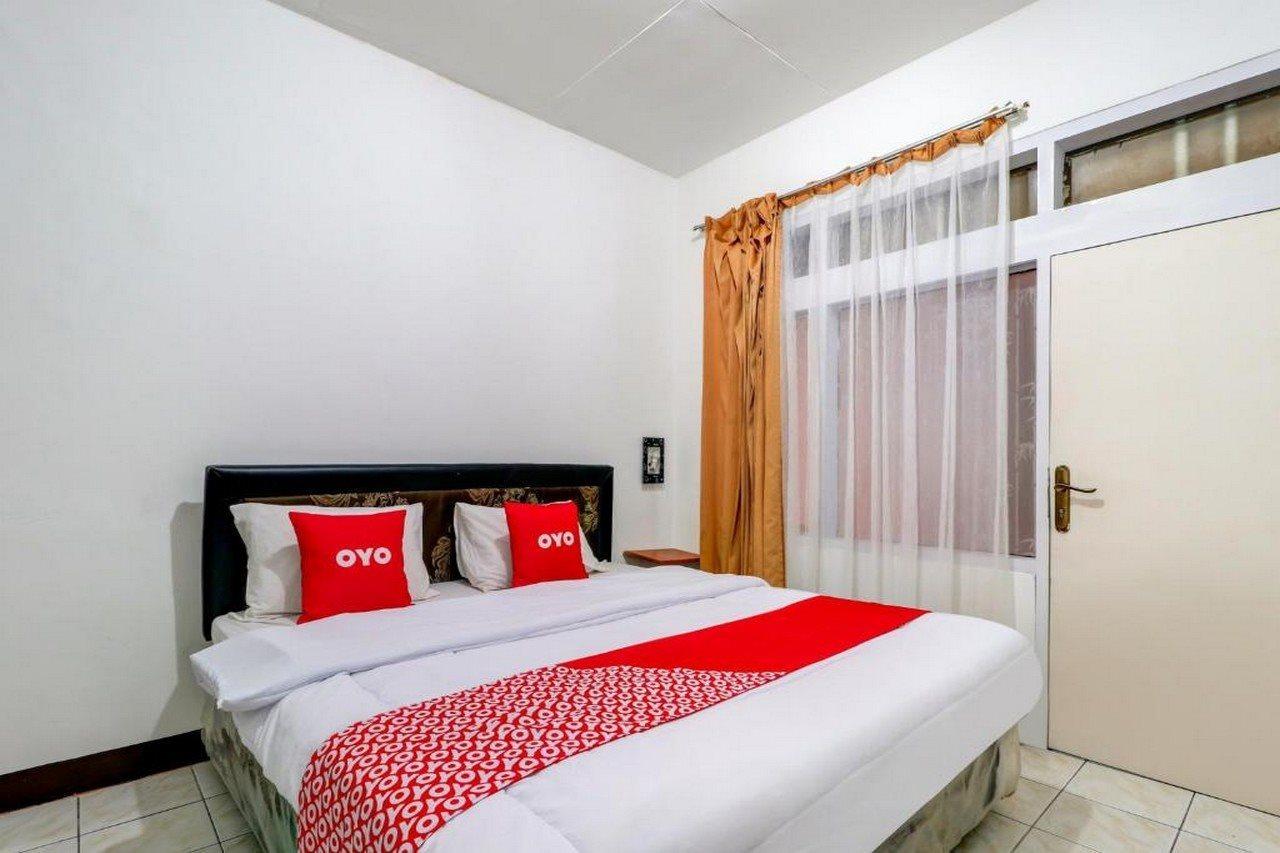 Oyo 3341 Ten Guest House Бандунг Экстерьер фото